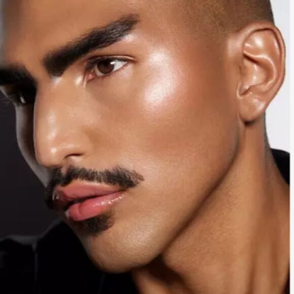 🌻 FENTY BEAUTY Sidechick by Rihanna
Liquid Killawatt Fluid
Freestyle Highlight - Picture 4 of 9